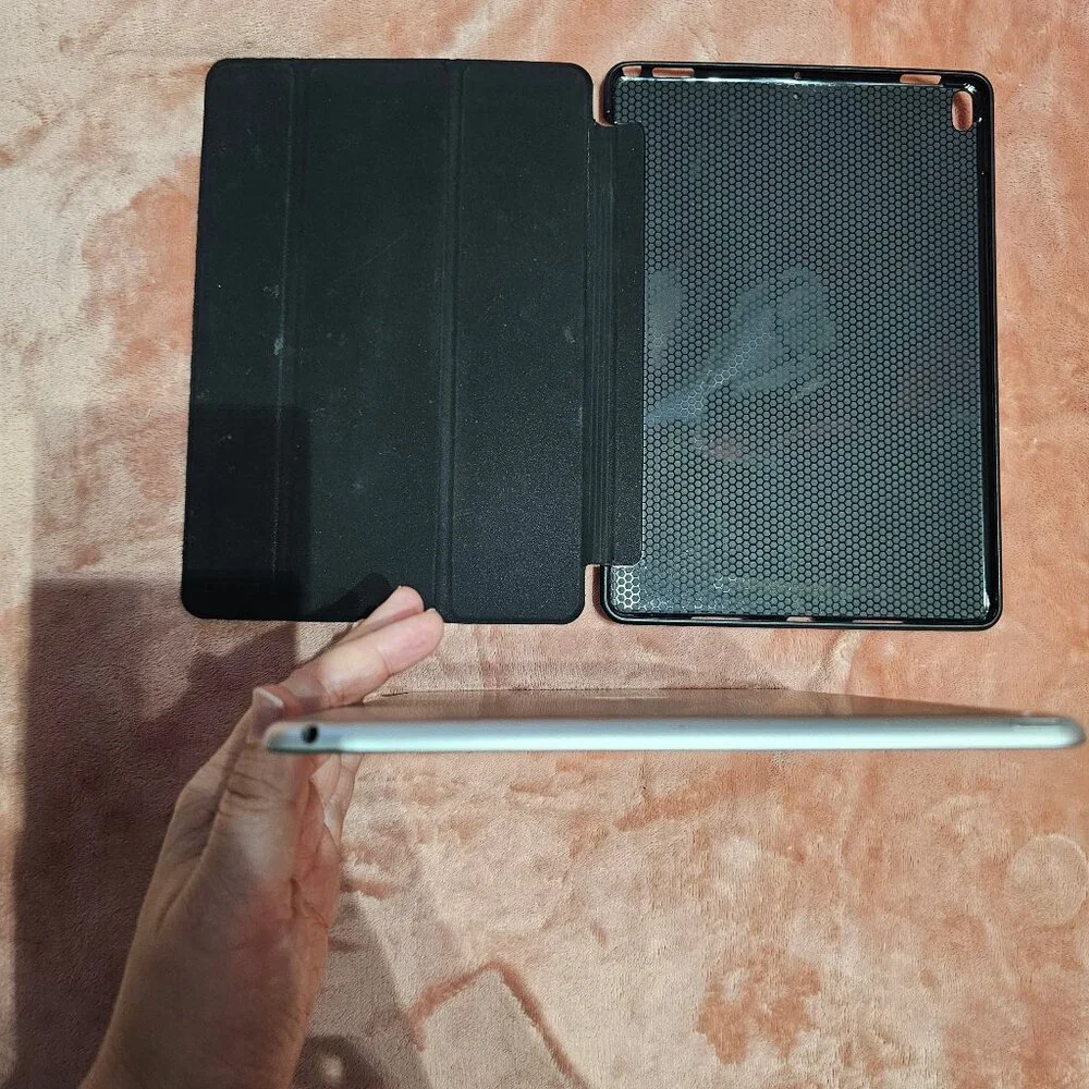 Apple iPad Air 3 3rd Gen 64GB Silver Wifi Tablet w/ Accessories Works